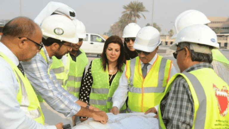 Minister Inspects Airport Entrance Project