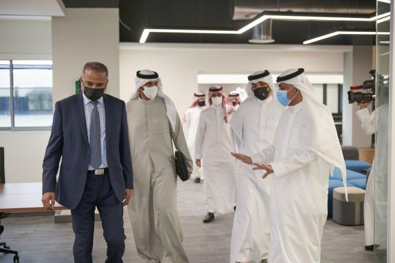 His Excellency Minister of Transportation and Telecommunications Engineer Kamal bin Ahmed Mohammed visits “BNET” to review work progress