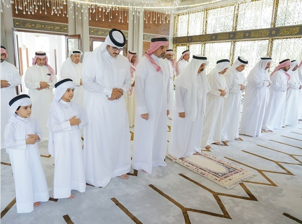 HM King performs Friday prayers