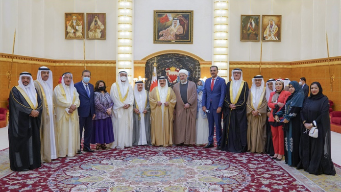 HM King receives Northern Governorate citizens