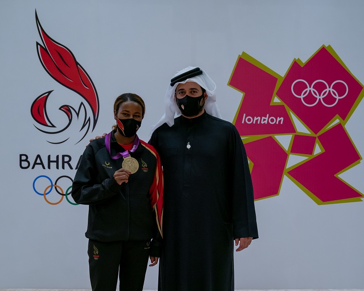 HH Shaikh Khalid bin Hamad honors Bahraini athlete Maryam Jamal with gold medal of 2012 London Olympics