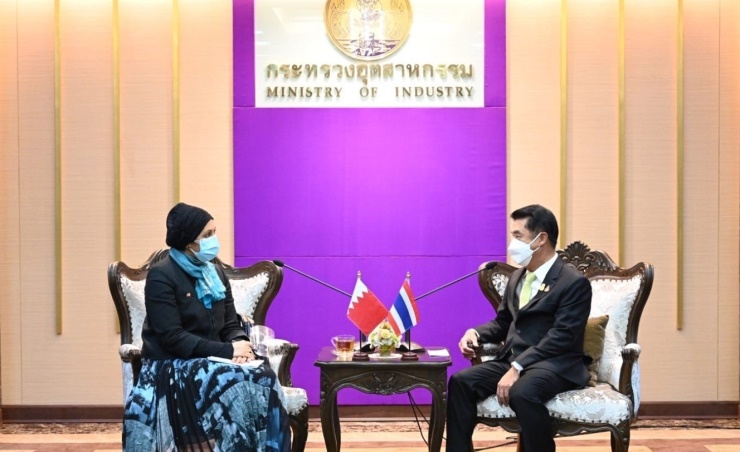 Thai Minister of Industry receives Bahraini ambassador