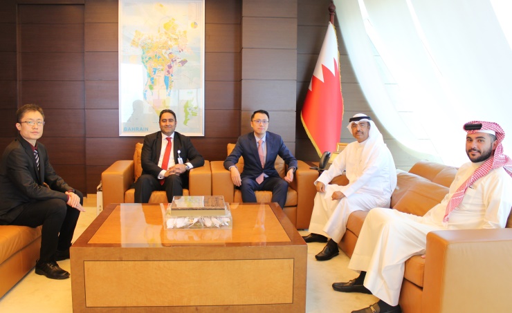 Transportation and Telecommunications Minister receives Huawei Bahrain CEO