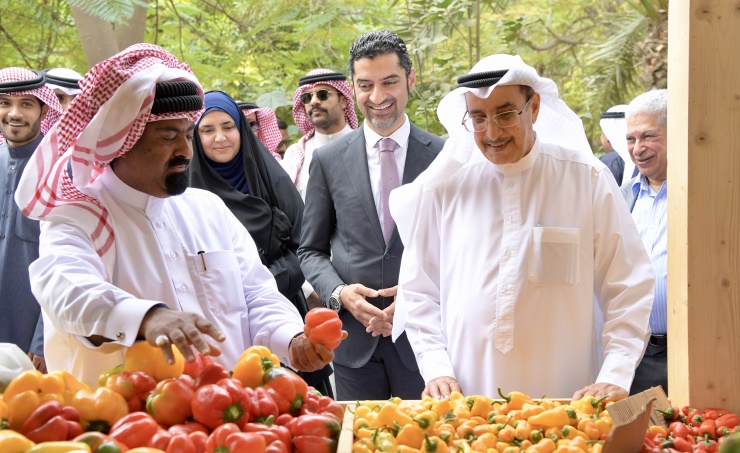 Deputy Prime Minister visits Bahrain Farmers Market