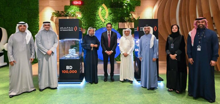 Al Salam Bank announces the winners of the grand prizes for the Danat and Thimaar Saving Schemes