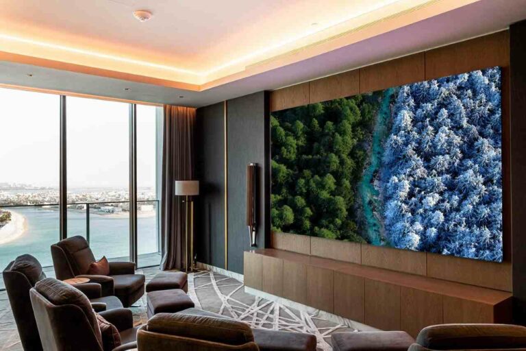 Samsung Mesmerizes Guests of Luxury Dubai Resort with The Wall and Smart Signage
