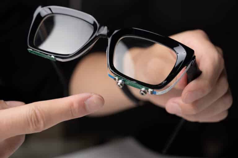 AI-equipped eyeglasses can read silent speech